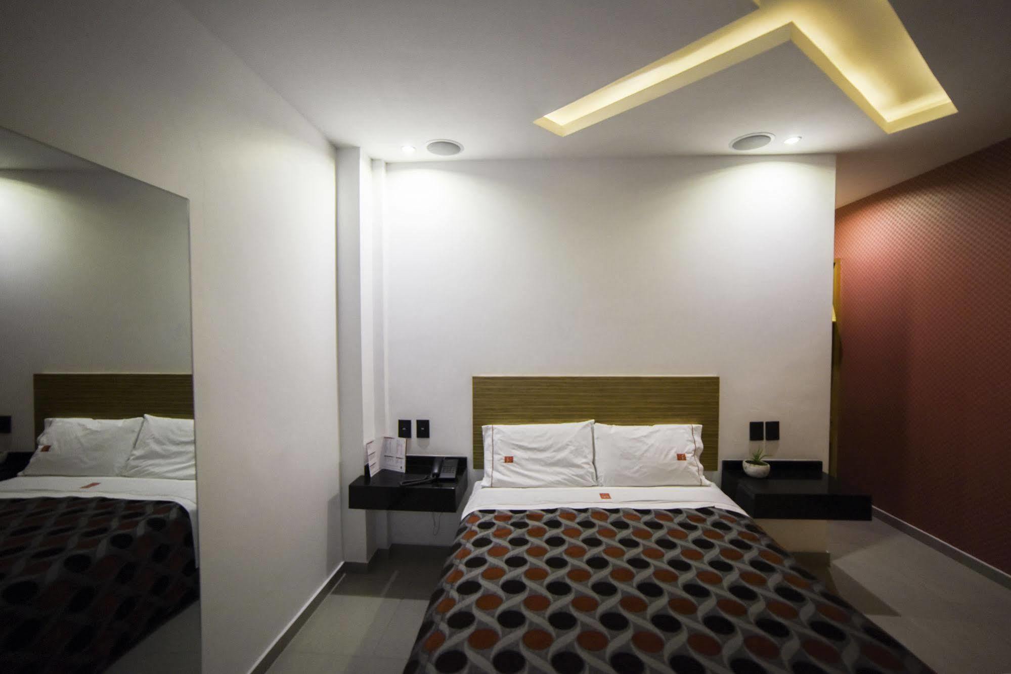 Six Hotel Guadalajara Expiatorio Eksteriør billede